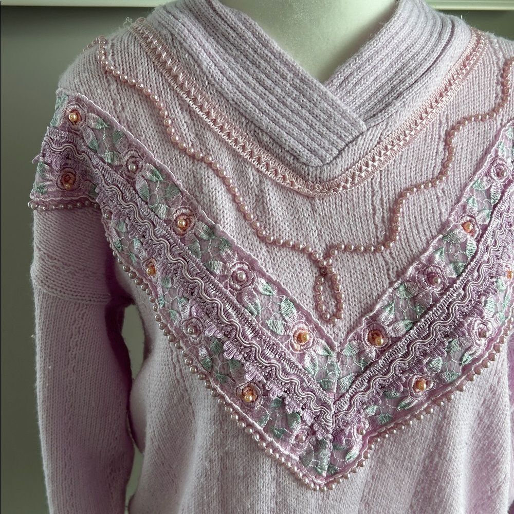 Vintage Jaclyn Smith Purple Lace Floral Pearl Cottagecore Sweater - Picture 4 of 12